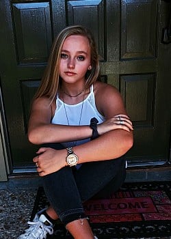 Madison Wolfe image 1 of 4