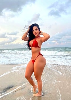 Mariana Renata image 1 of 4